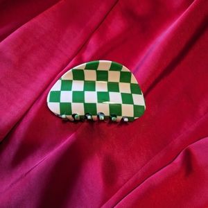 NWOT Chunks Checker Claw